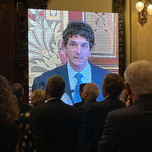 El diputado General de Bizkaia dando un discurso