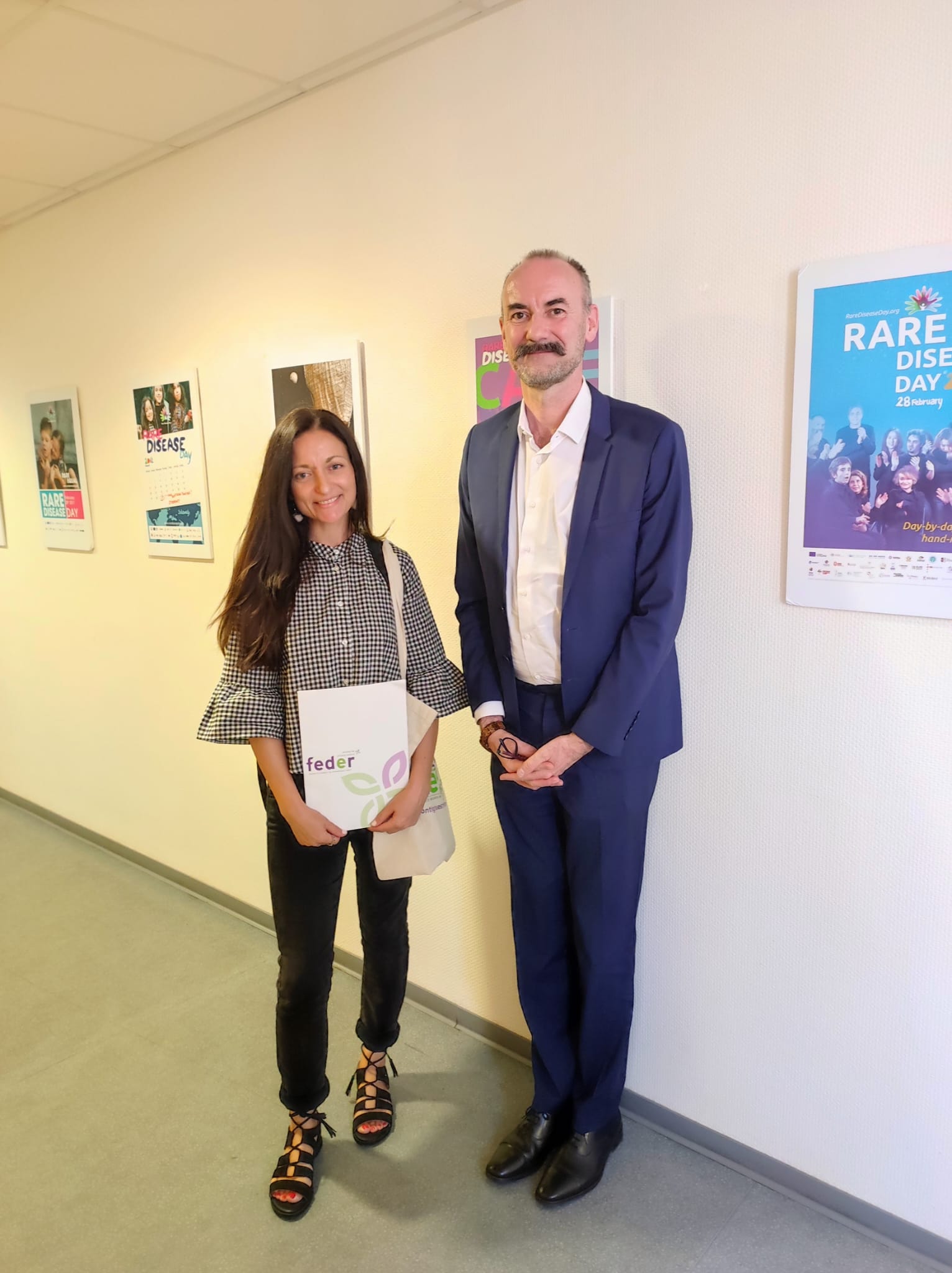 De izquierda a derecha, Isabel Fernández, del SIO de FEDER, y François, coordinador de la Red