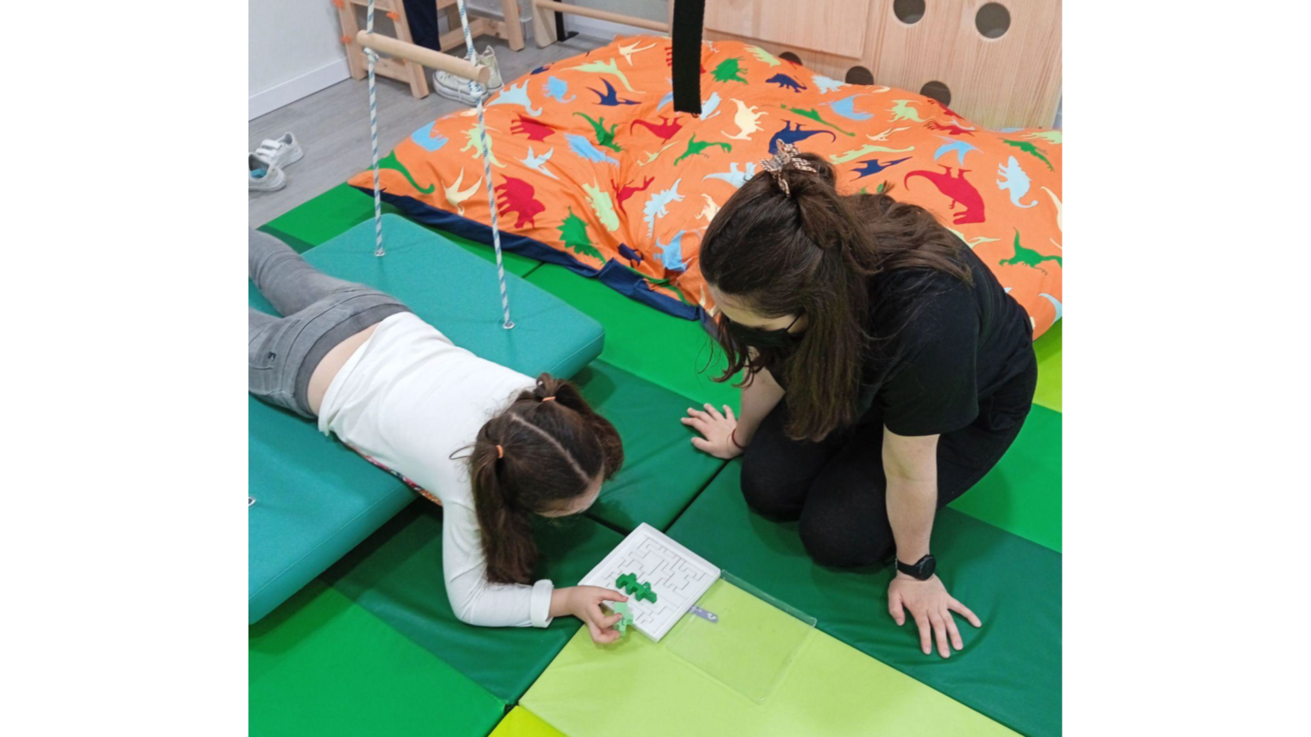 Fotografía de recurso de una menor siendo atentida.