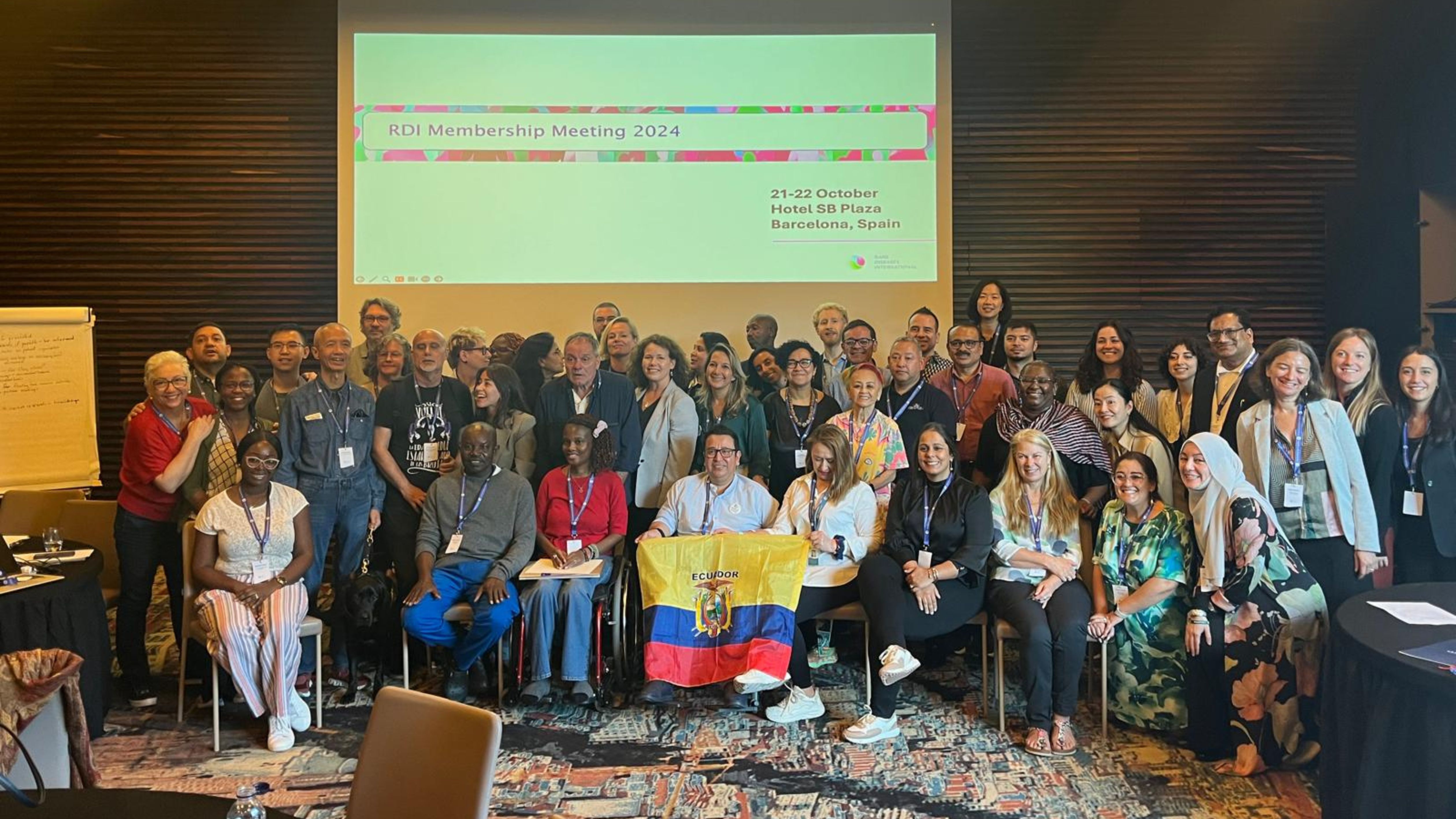 Fotografía de familia durante el encuentro.