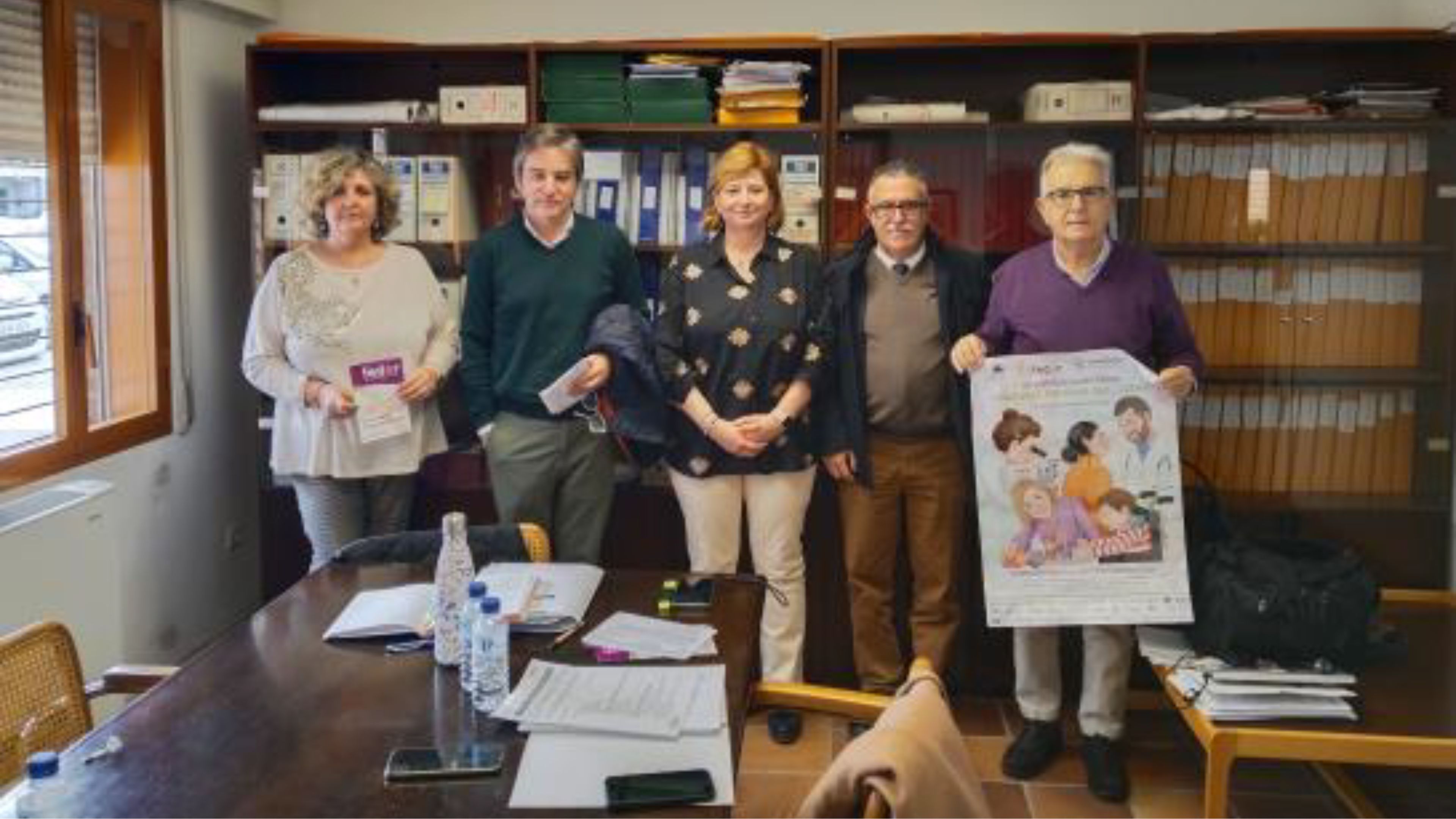 Fotografía de los asistentes a la reunión.