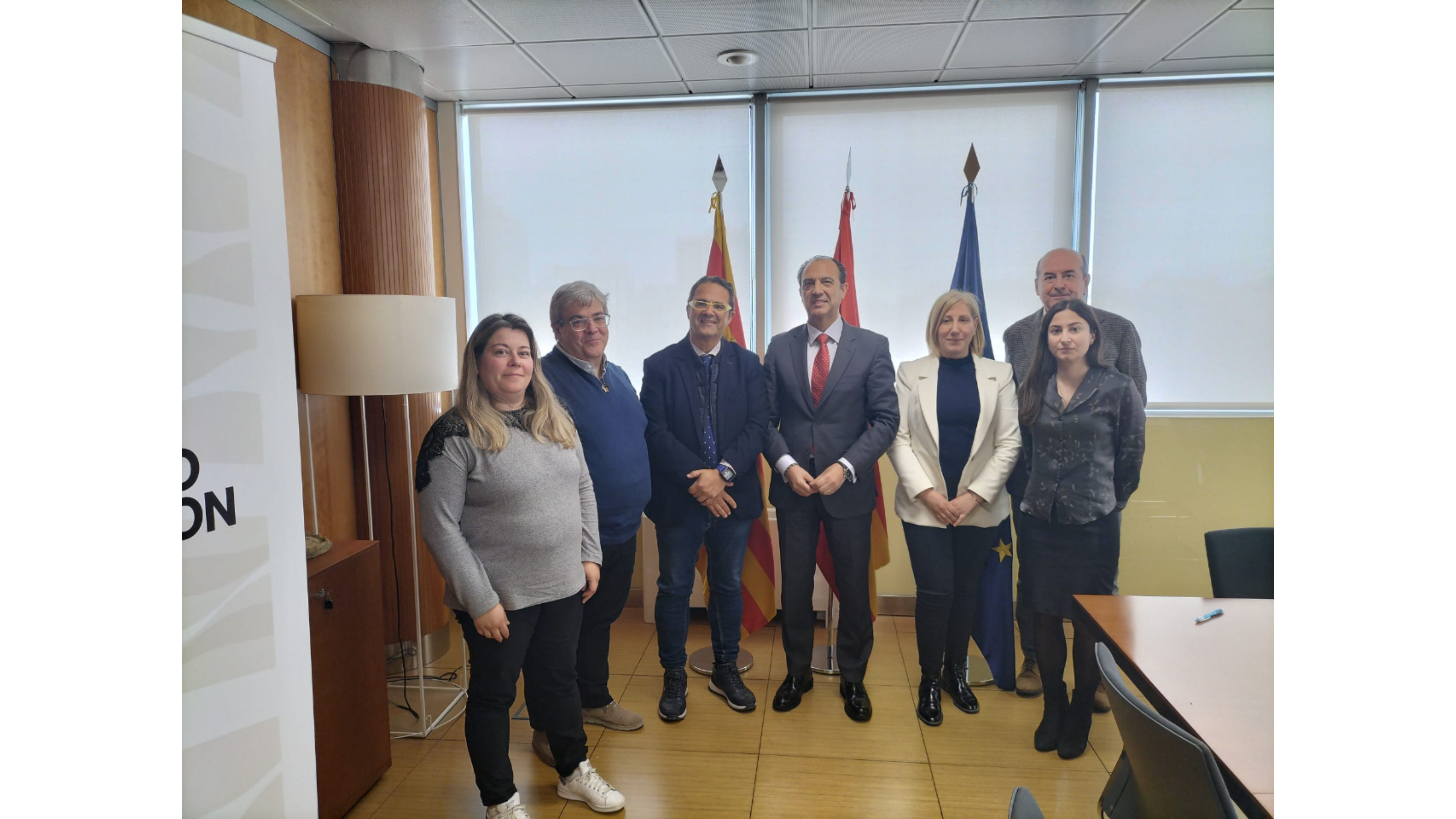 Fotografía de la última reunión entre el Consejero de Sanidad, José Luis Bancalero, representantes de FEDER y el movimiento asociativo aragonés, el pasado mes de abril.