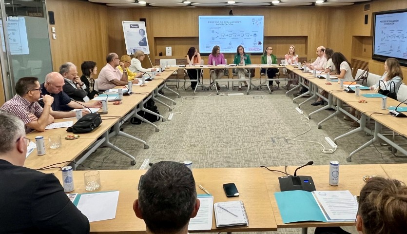 Fotografía durante la reunión.