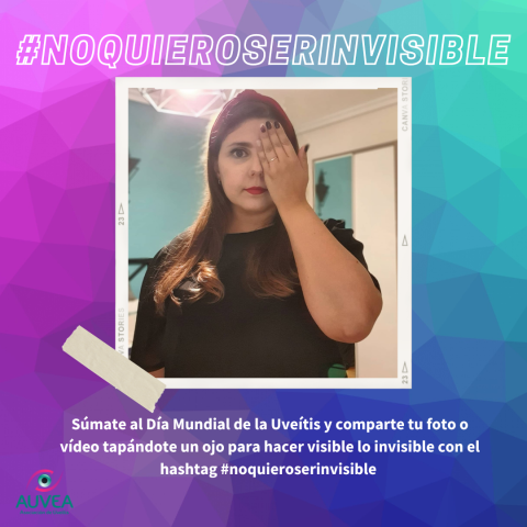 mujer tapándose un ojo con la mano