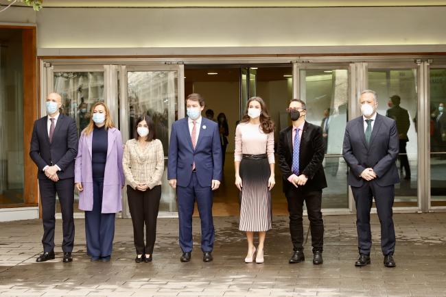 Fotografía institucional al inicio del acto (© Casa de S.M. el Rey).