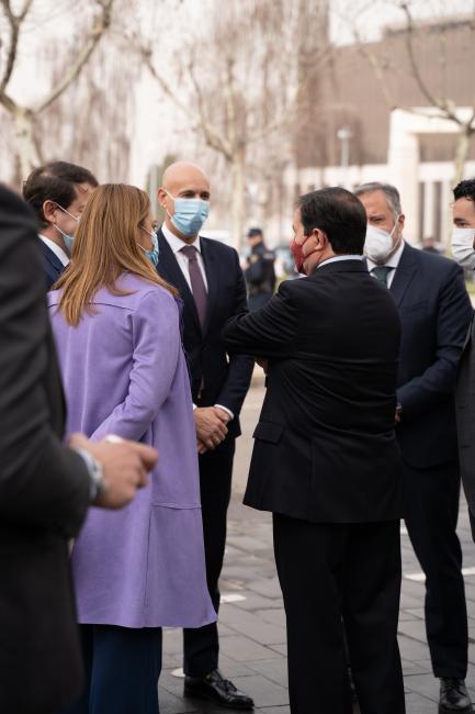 Saludos institucionales al inicio del acto.