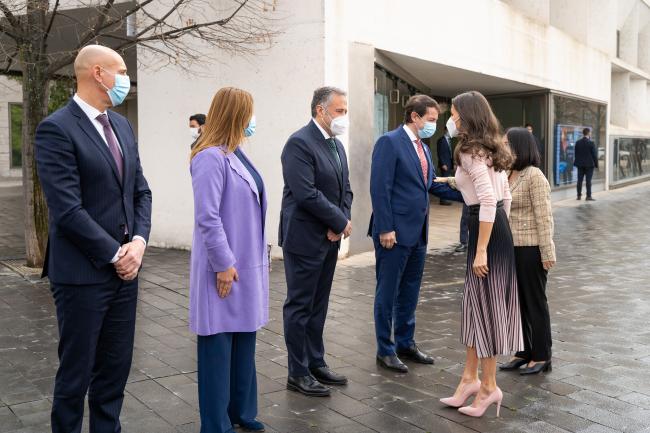 Saludos institucionales al inicio del acto.