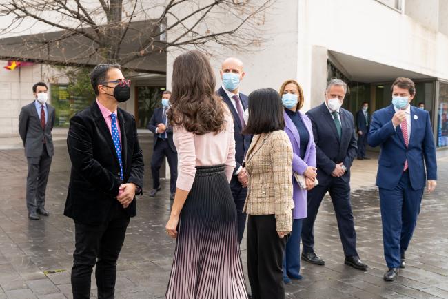 Saludos institucionales al inicio del acto.
