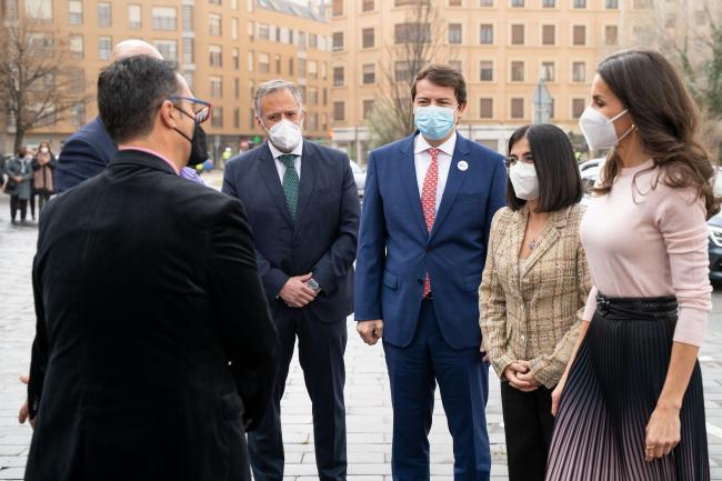 Saludos institucionales al inicio del acto.