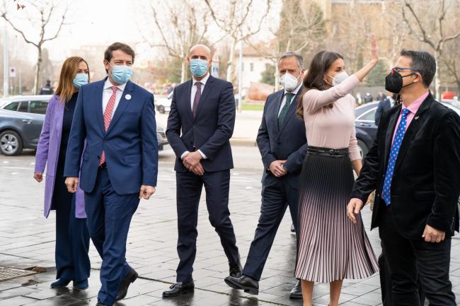 Saludos institucionales al inicio del acto.
