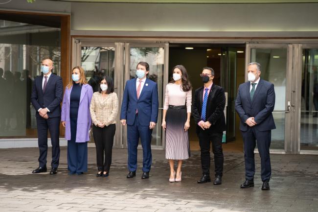 Saludos institucionales al inicio del acto.