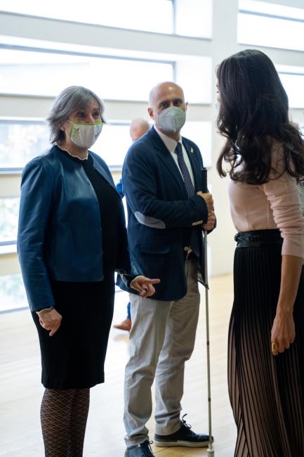 Saludos institucionales al inicio del acto.