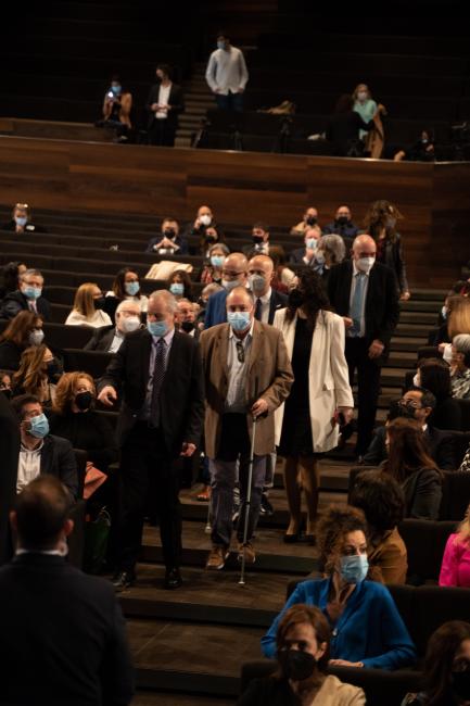 Entrada de Su Majestad la Reina al acto.