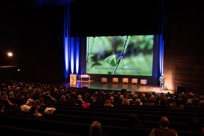 Fotografía durante el visionado del vídeo 'Horizonte 2030'.