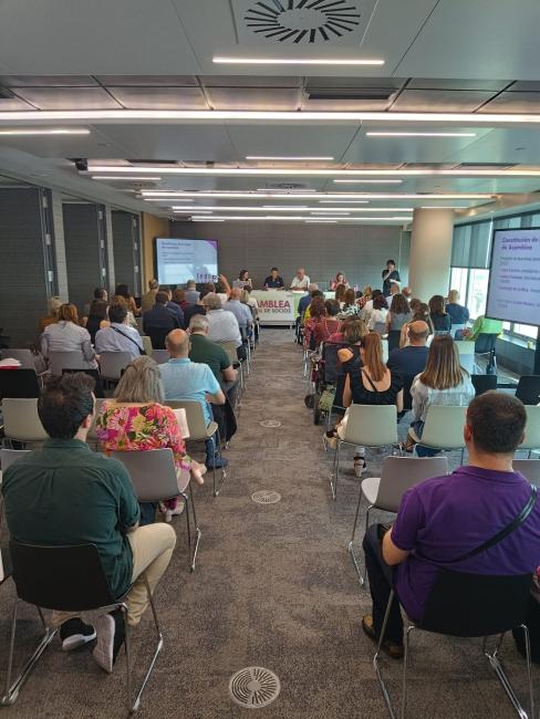 Fotografía de los socios durante la asamblea.