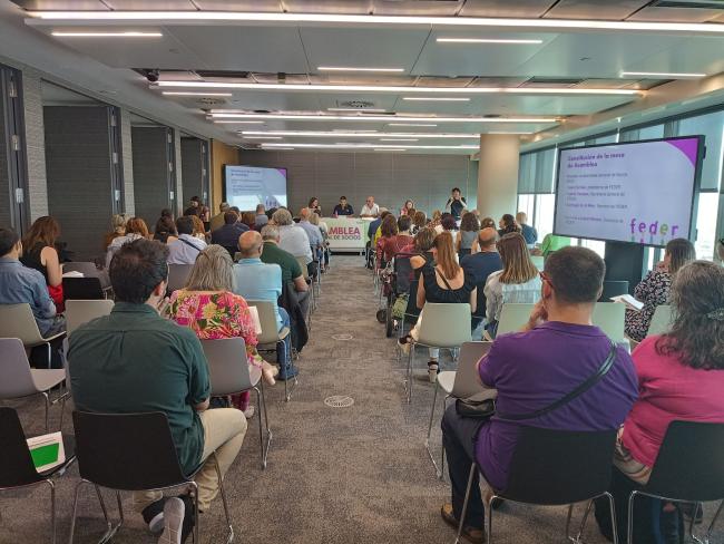 Fotografía de los socios durante la asamblea.