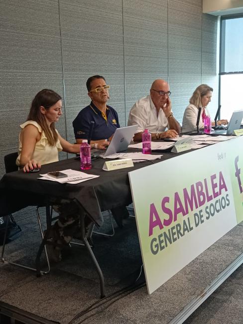 Fotografía de la mesa: Isabel Motero, Juan Carrión, Santiago de la Riva e Isabel Campos.