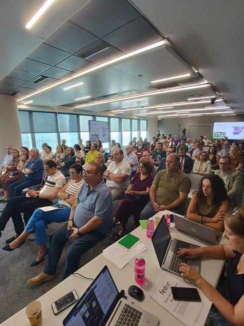 Fotografía de los socios durante la asamblea.