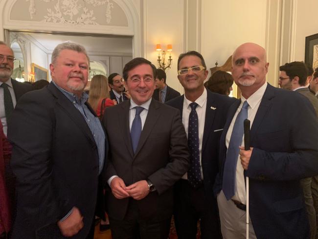 José Manuel Albares, Ministro de Exteriores de España (en el centro a la izq), junto a Jesús Navarro, Juan Carrión y David Sánchez.