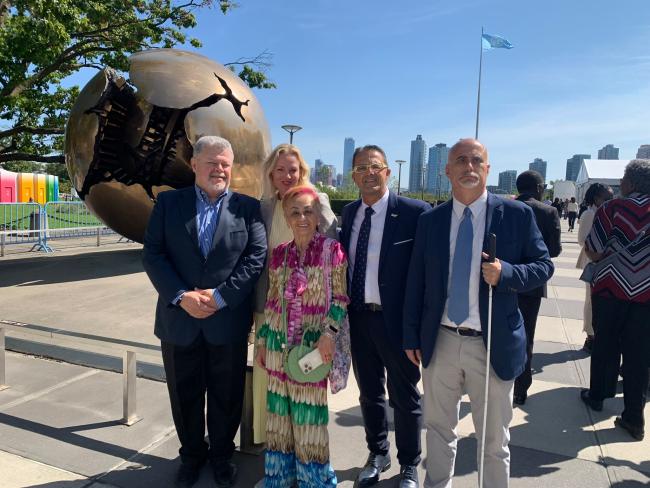 Representantes de RDI, FEDER y ALIBER en la sede de la ONU en Nueva York.