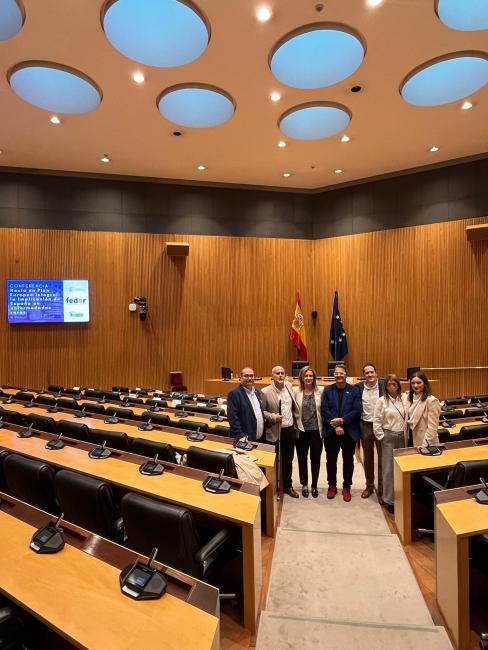 La Junta Directiva de FEDER en el Congreso.