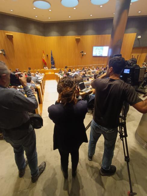 Fotografía donde se ven medios de comunicación.