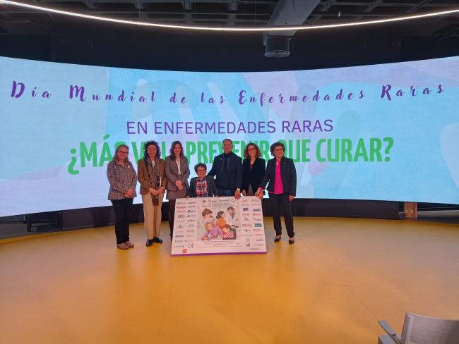 Fotografía autoridades tras la presentación.