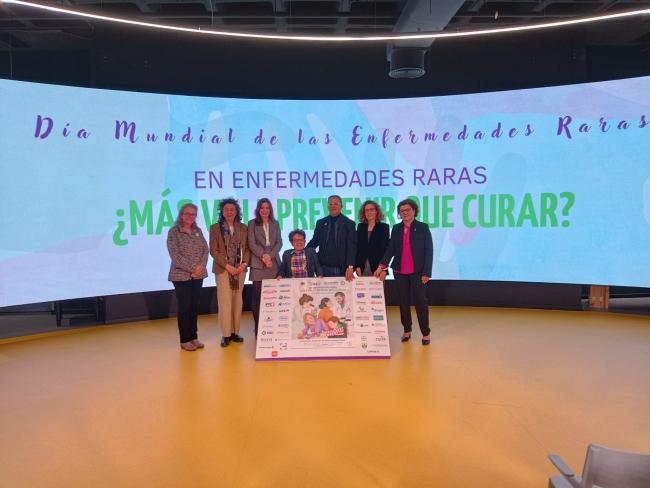 Fotografía autoridades tras la presentación.