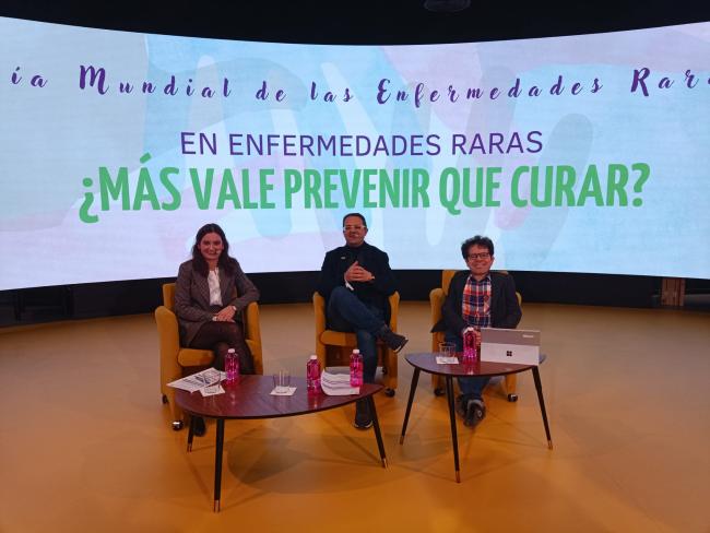 Fotografía de ponentes la presentación.