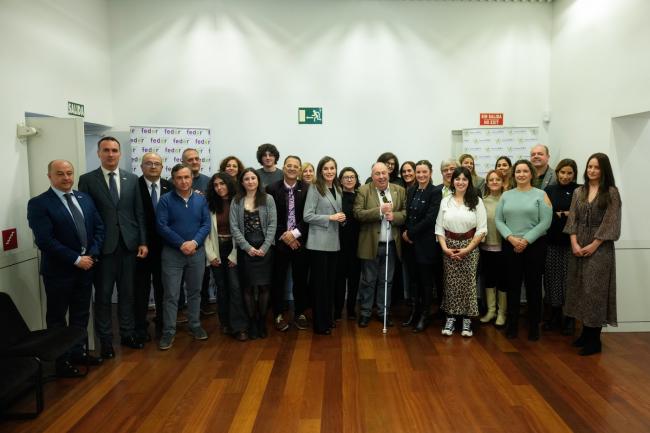 Doña Letizia con el grupo participante en la reunión de trabajo de FEDER
