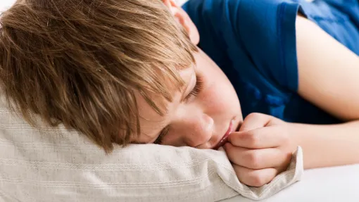 Fotografía de recurso: niño durmiendo
