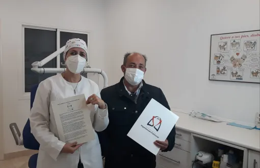 Vicepresidente de la fundación junto a miembros de la clínica