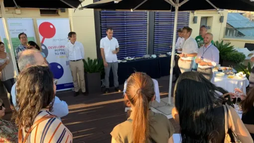 personas formando un circulo 