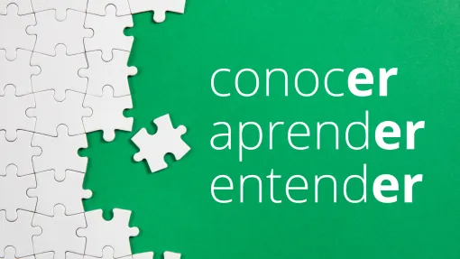 fondo verde con piezas de puzzle blancas