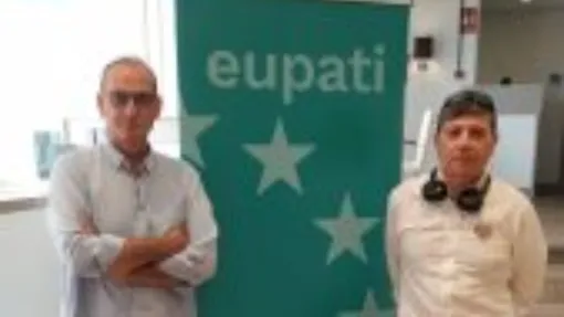 Desde izquierda, Antonio López, Presidente de ENACH Asociación y, Miguel Ruiz, Presidente de CRB1 España y Latinoamérica durante curso EUPATI sobre Industria Farmacéutica y Ensayos Cínicos