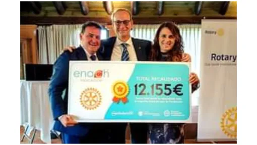 Entrega del cheque solidario de 12.155 euros para Enach Asociación