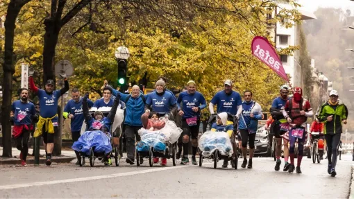 Personas con ataxia telangiectasia participando en la Maratón