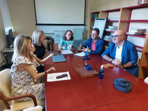 Fotografía durante la reunión.