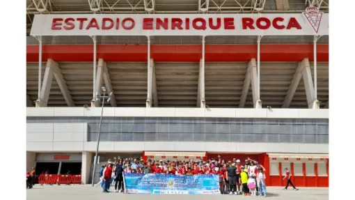 Foto de los asistentes en el Estadio Enrique Roca