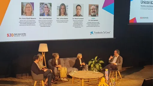 Dr. Lluis Montoliu, también ha contado con la participación de Luisa Martínez, gestora de proyectos estratégicos de la Dirección de Investigación, Innovación y Aprendizaje del HSJD y madre de un niño con una enfermedad rara, Leticia Beleta, directora general de Alexion en España y Portugal y el Dr. Manel Fontanet,  del Área del Medicamento del Servicio Catalán de la Salud (CatSalut). 