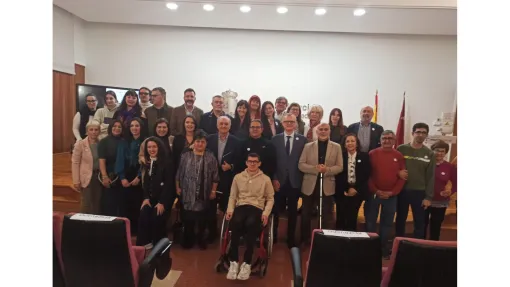 Foto con invitados al acto