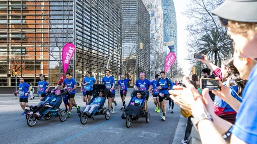 Cinco jóvenes con ataxia telangiectasia, finishers en la Zurich Marató Barcelona