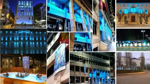 Imagen de varios edificios iluminados 